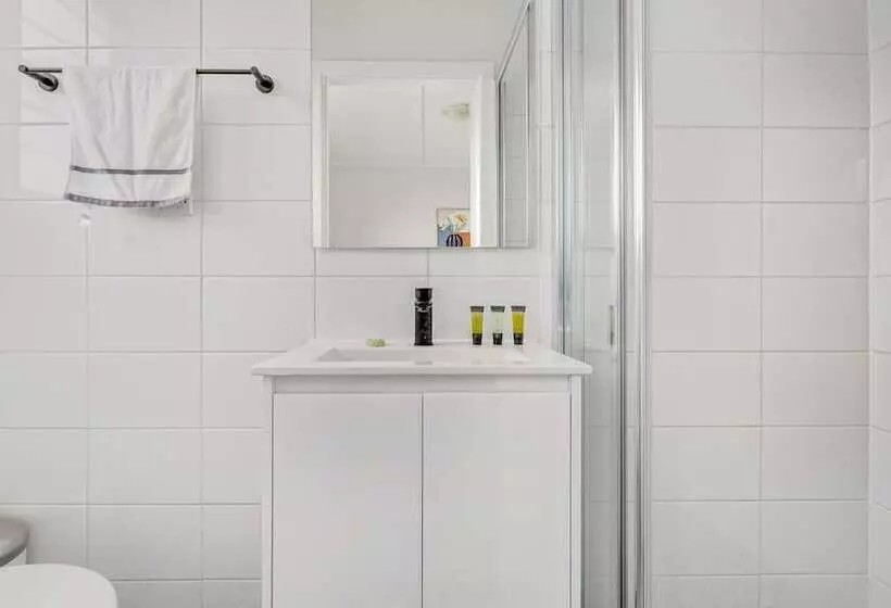 Hotelli Alps Lakeview Lodge