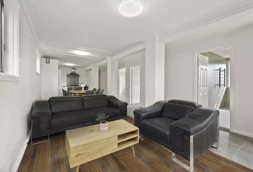 Hotelli Alps Lakeview Lodge