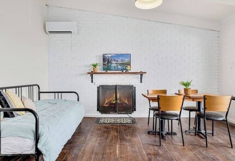 Hotel Alps Lakeview Lodge