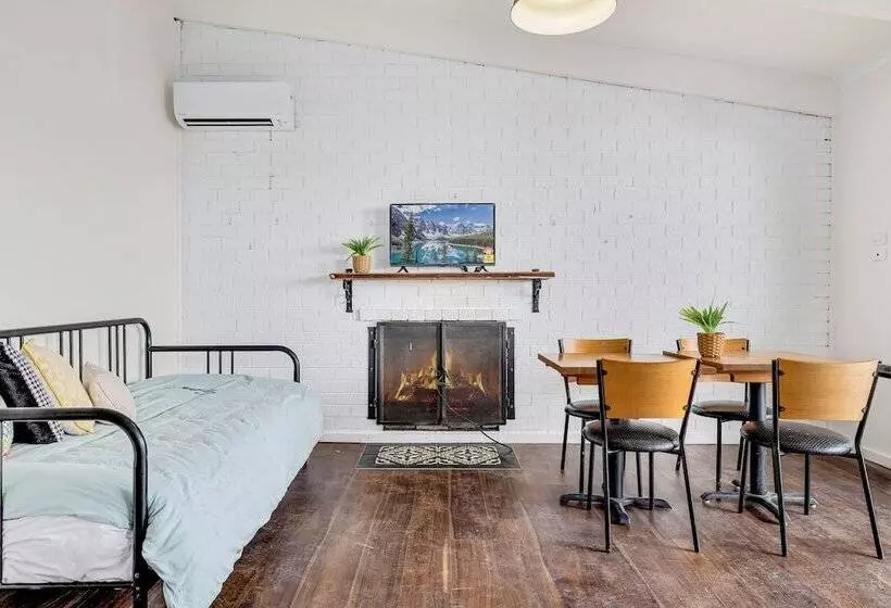 Hotelli Alps Lakeview Lodge