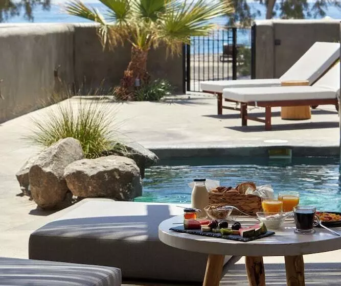 Hotelli Oscar Beachfront Suites   Adults Only