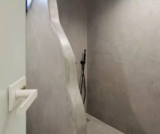 Hotelli Oscar Beachfront Suites   Adults Only