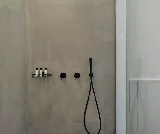 Hotelli Oscar Beachfront Suites   Adults Only