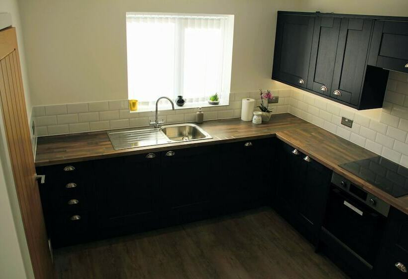 Резиденция 3 Double Bed Luxurious House Near Heathrow Airport