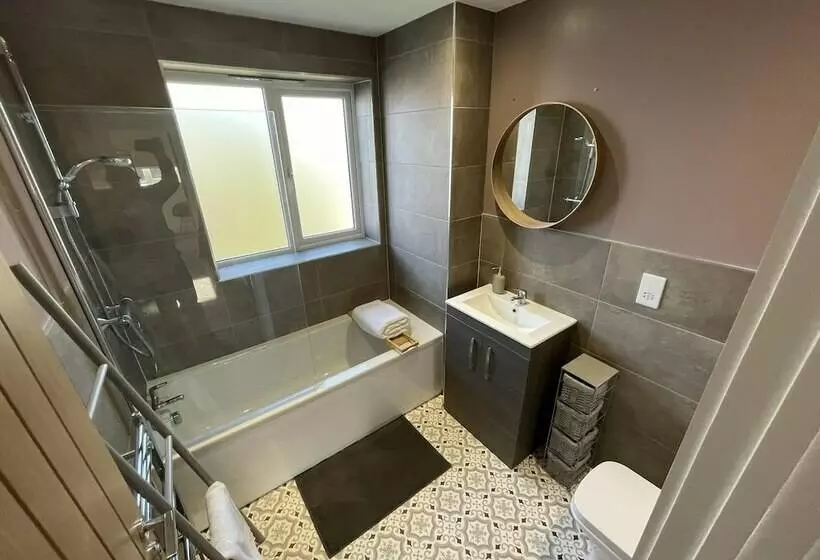 Residenssi 3 Double Bed Luxurious House Near Heathrow Airport