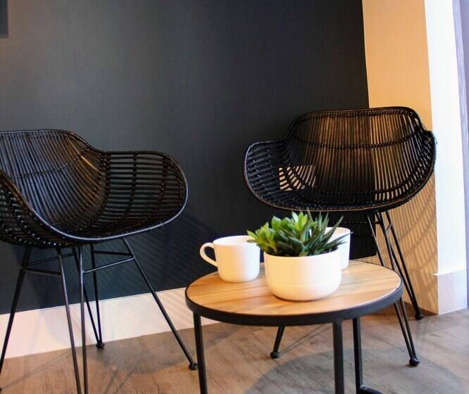 Резиденция 3 Double Bed Luxurious House Near Heathrow Airport