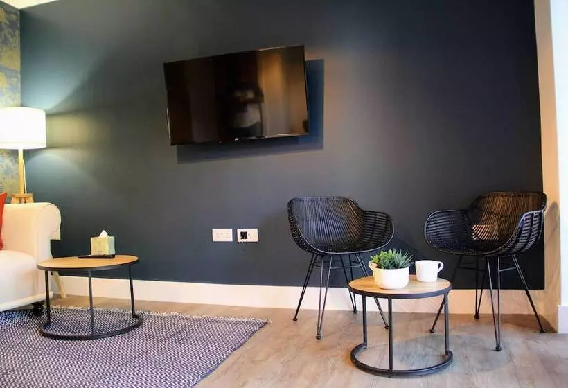 Residenssi 3 Double Bed Luxurious House Near Heathrow Airport