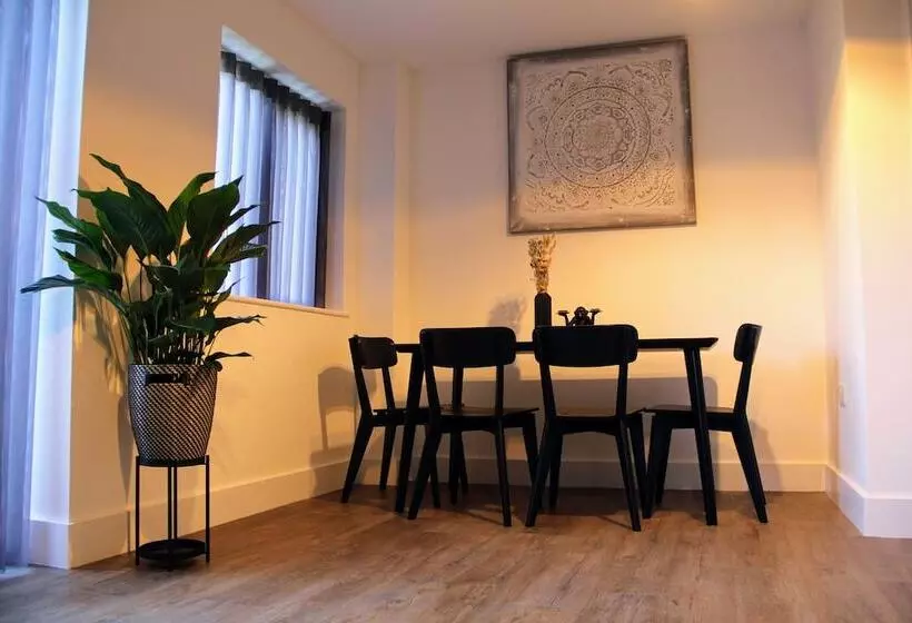 Residenssi 3 Double Bed Luxurious House Near Heathrow Airport