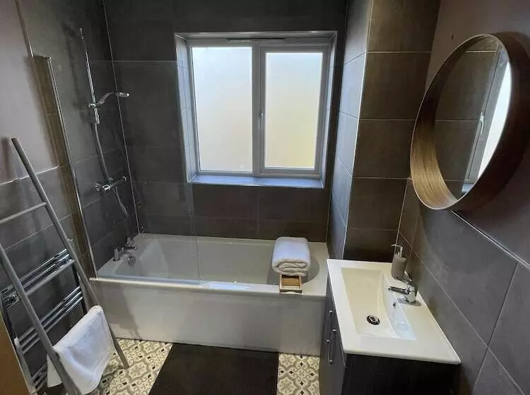 Residenssi 3 Double Bed Luxurious House Near Heathrow Airport