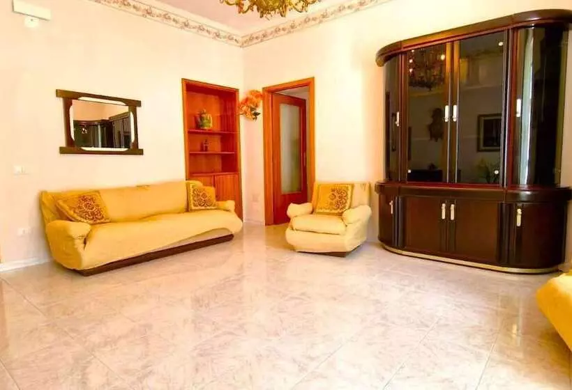 اقامتگاه Trekking Lovers Vacation Home With Town View