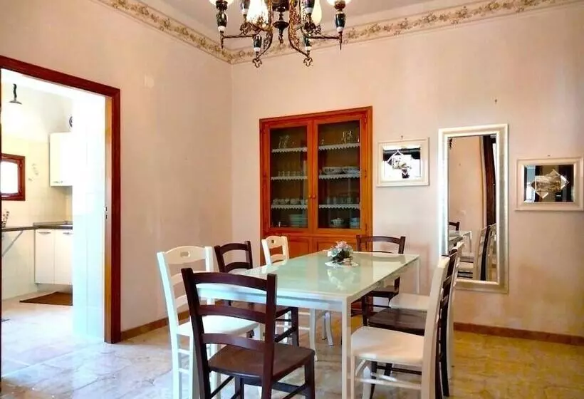 اقامتگاه Trekking Lovers Vacation Home With Town View