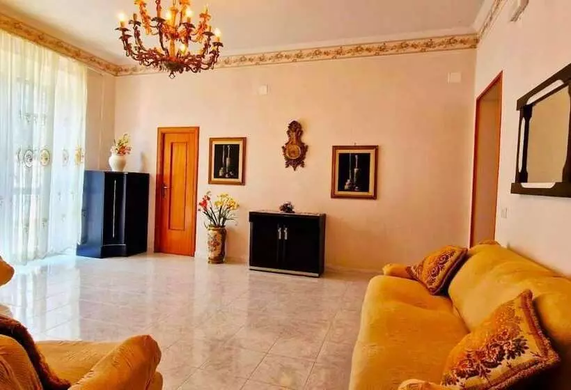 اقامتگاه Trekking Lovers Vacation Home With Town View