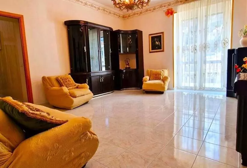 اقامتگاه Trekking Lovers Vacation Home With Town View