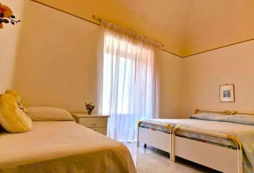 اقامتگاه Trekking Lovers Vacation Home With Town View