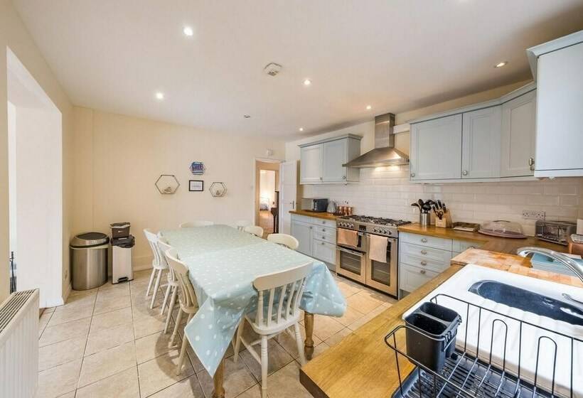 Stunning 4 Bd Bungalow Banbury Northamptonshire