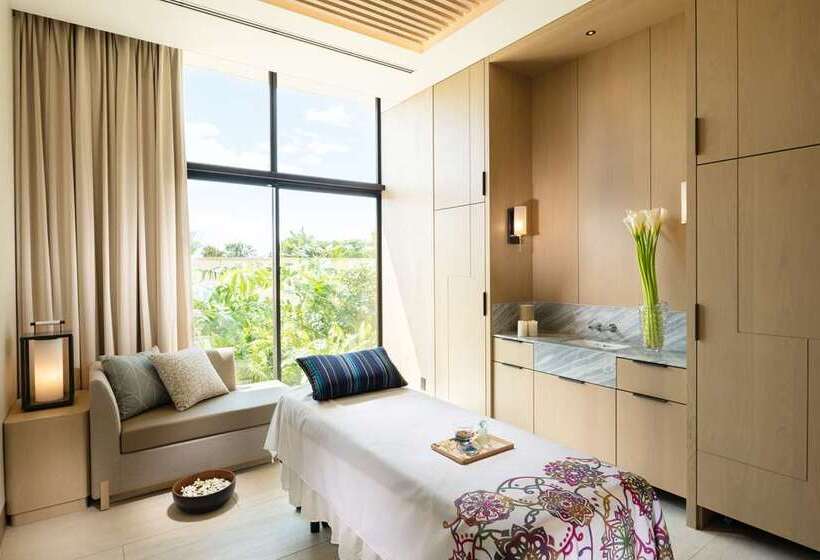 هتل Hilton Okinawa Miyako Island Resort