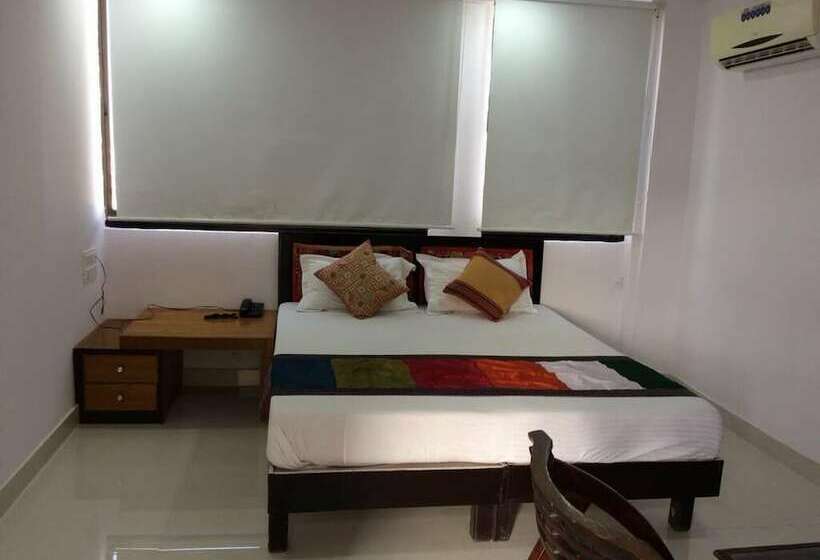 ホテル Vishalas The Raj Kesar Regency