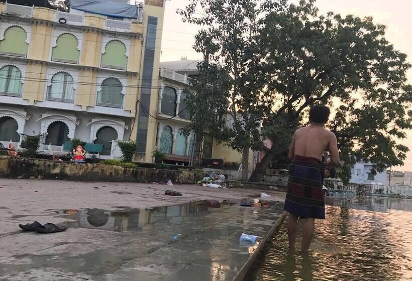 ホテル Vishalas The Raj Kesar Regency