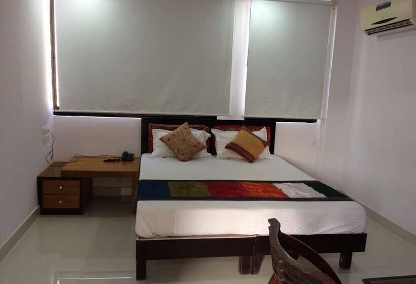 ホテル Vishalas The Raj Kesar Regency