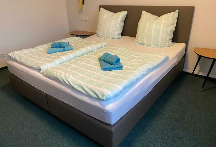 הוסטל Gasthof Adler äpfingen