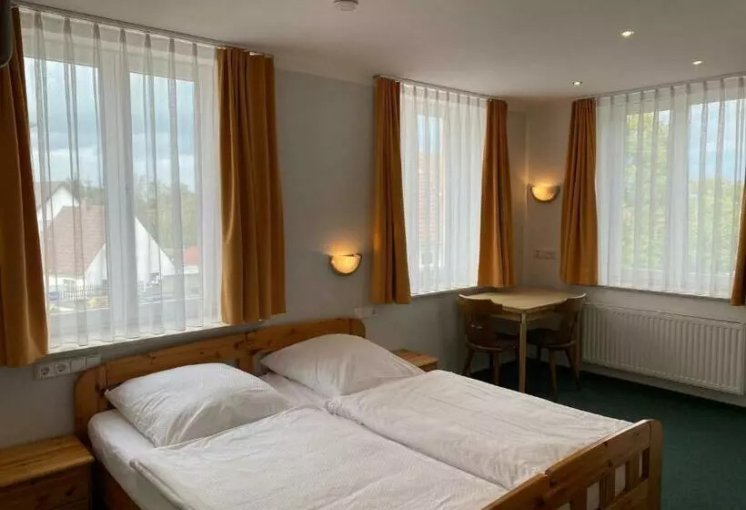 ユースホステル Gasthof Adler äpfingen