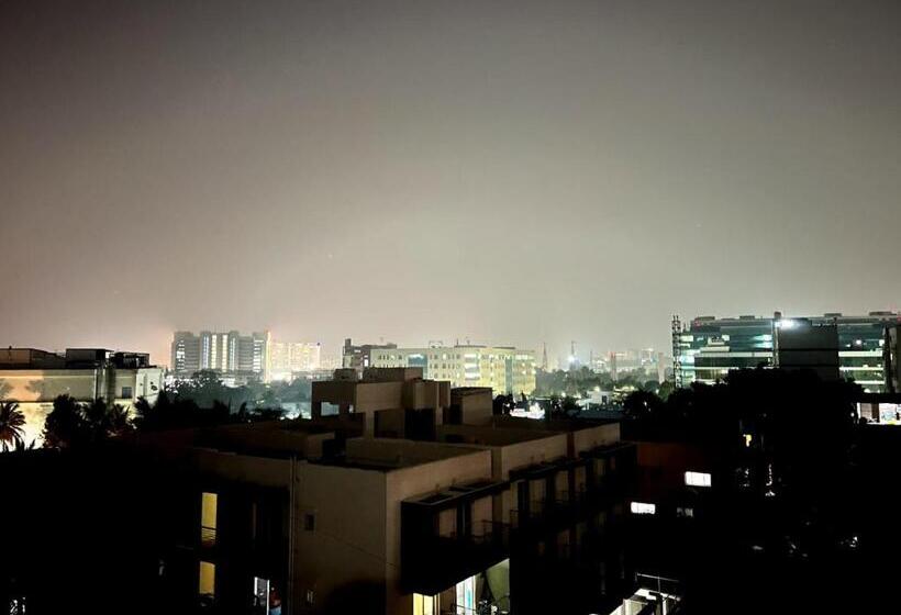 مبيت وإفطار East Park Electronic City