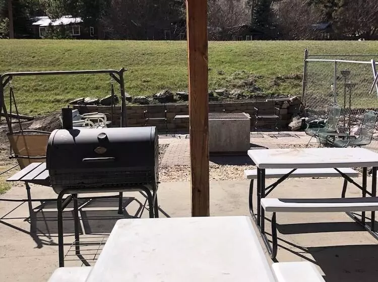 Black Hills Motel At Quail S Crossing