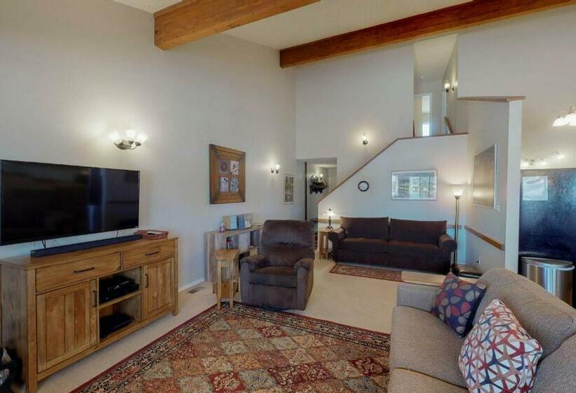 酒店 The Pines 4060