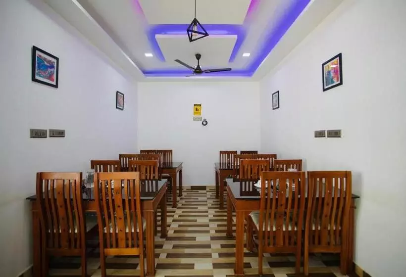 ホテル The Hazeberg Munnar