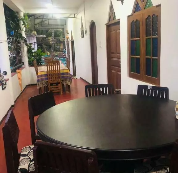 ペンション Amor Place Unawatuna