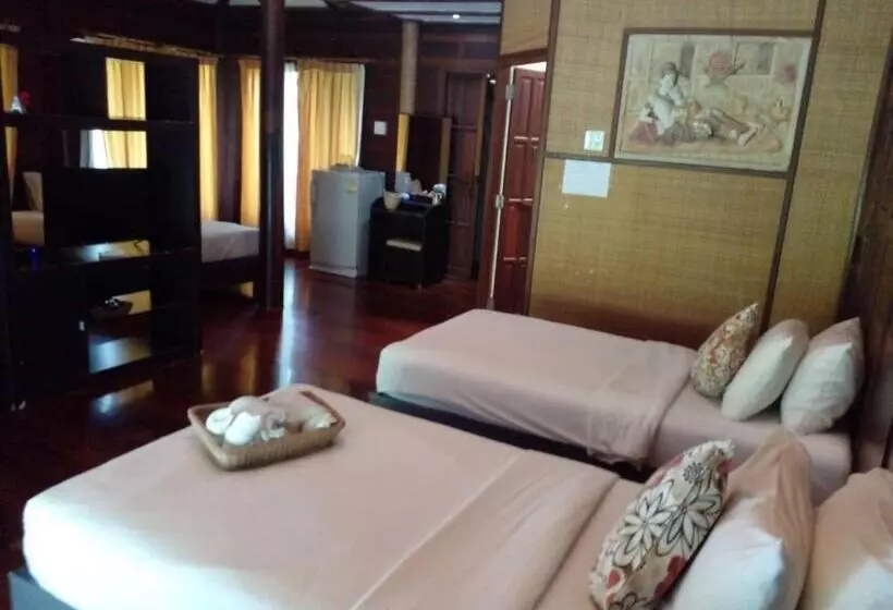 Baansuanleelawadee Resort Amphawa