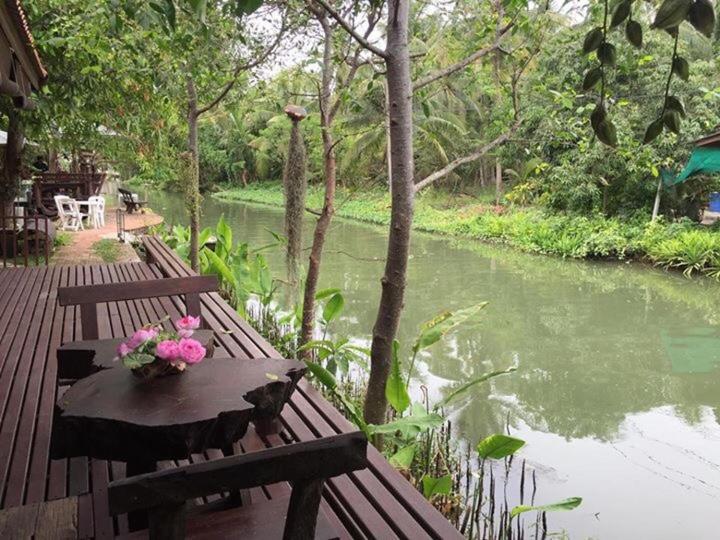 Baansuanleelawadee Resort Amphawa