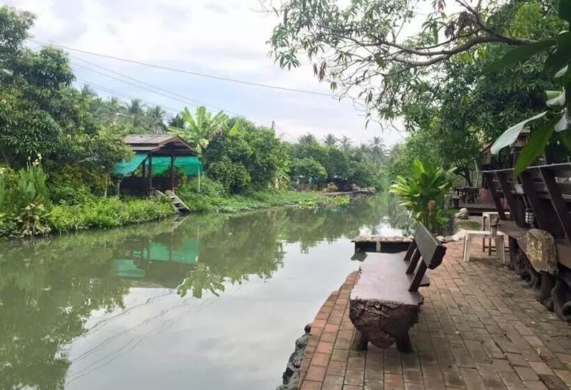Baansuanleelawadee Resort Amphawa