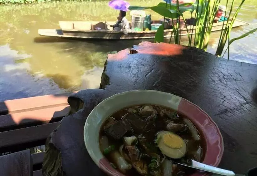 Baansuanleelawadee Resort Amphawa