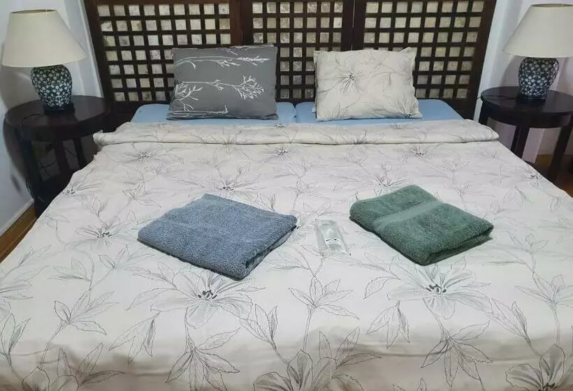 تختخواب و صبحانه Lola S Guest House