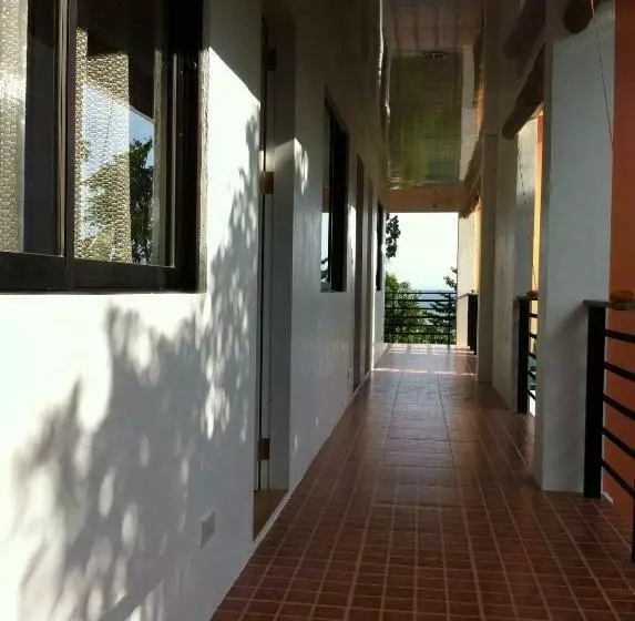 تختخواب و صبحانه Lola S Guest House