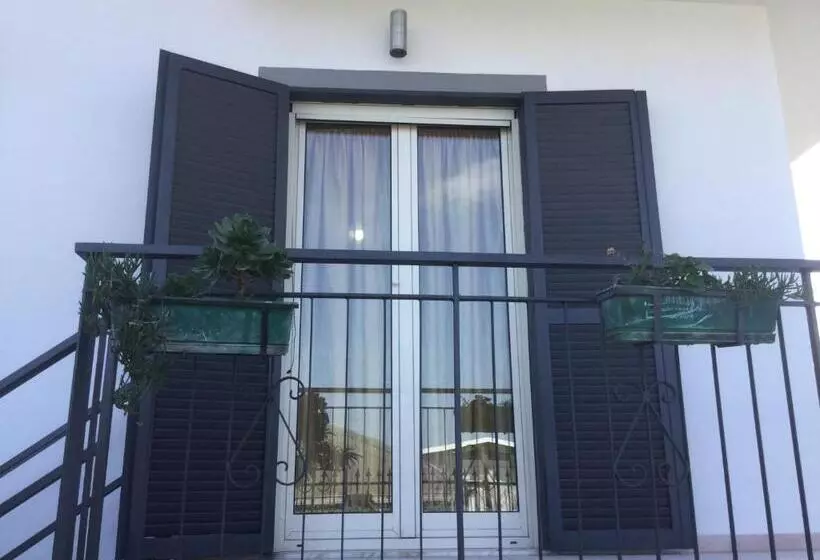 تختخواب و صبحانه Maria S Home