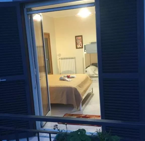 تختخواب و صبحانه Maria S Home