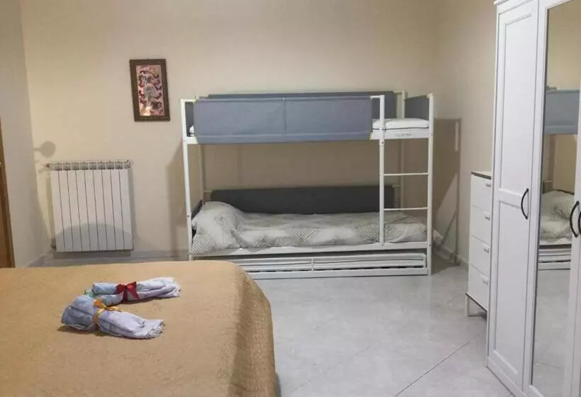 تختخواب و صبحانه Maria S Home