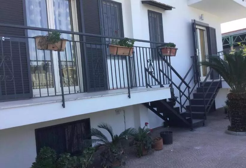 تختخواب و صبحانه Maria S Home