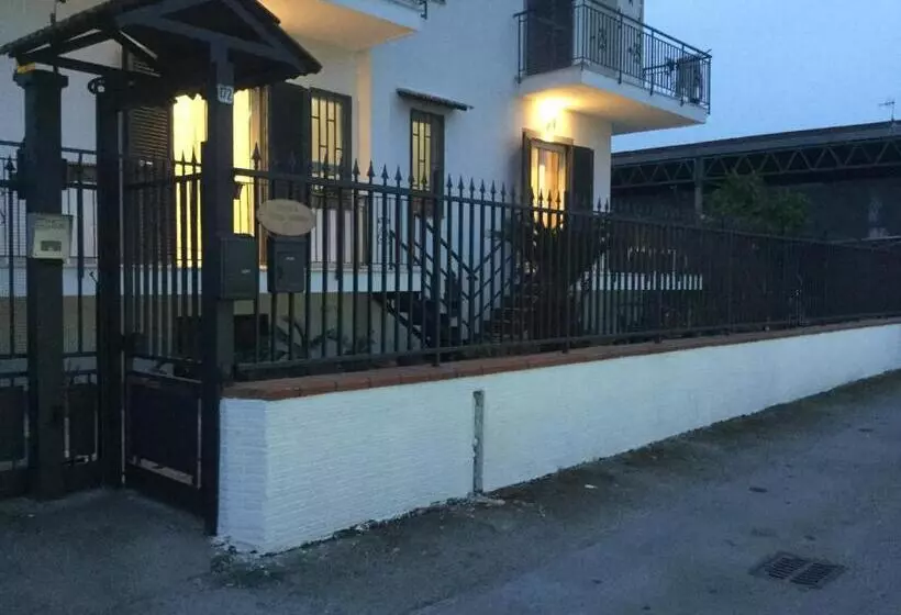 تختخواب و صبحانه Maria S Home