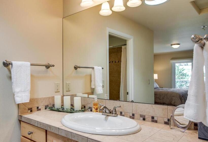 Chelan Resort Waterfront Townhouse