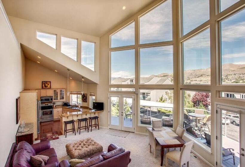 Chelan Resort Waterfront Townhouse