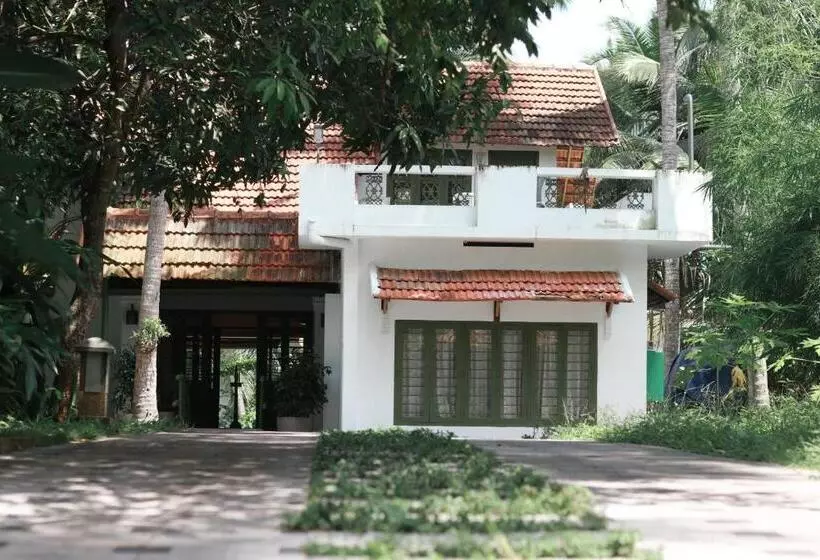 هتل Aanandakosha Ayurveda Retreat