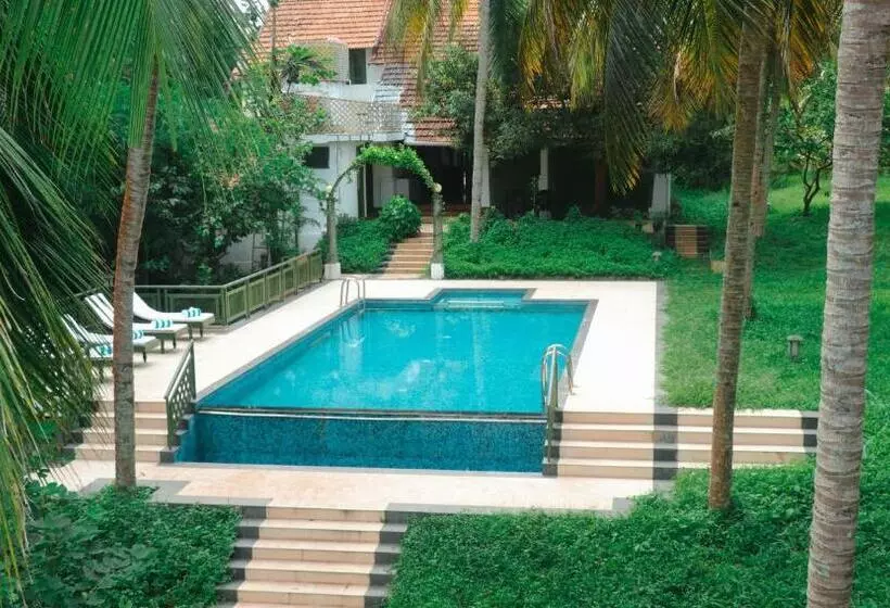 هتل Aanandakosha Ayurveda Retreat
