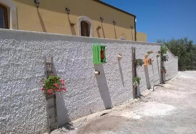 هتل Agriturismo Monte Criscione