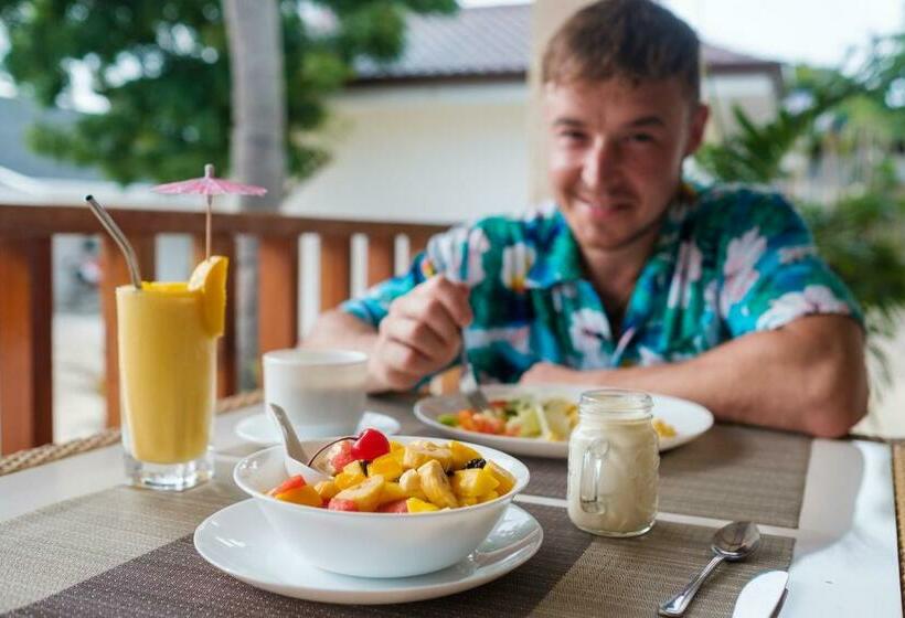 בית מלון כפרי Cebu Seaview Dive Resort