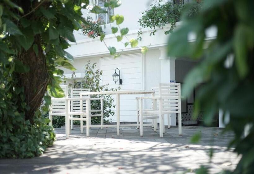 Отель Sevilla Resort Magelang