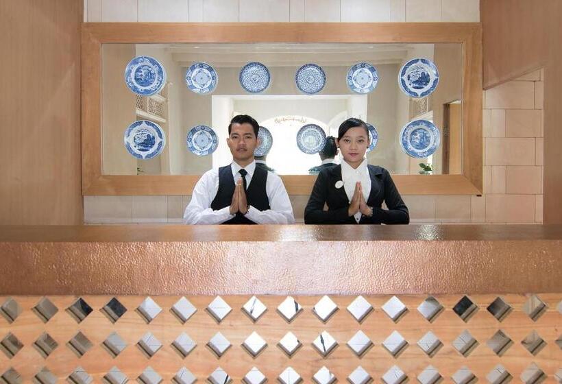 Отель Sevilla Resort Magelang