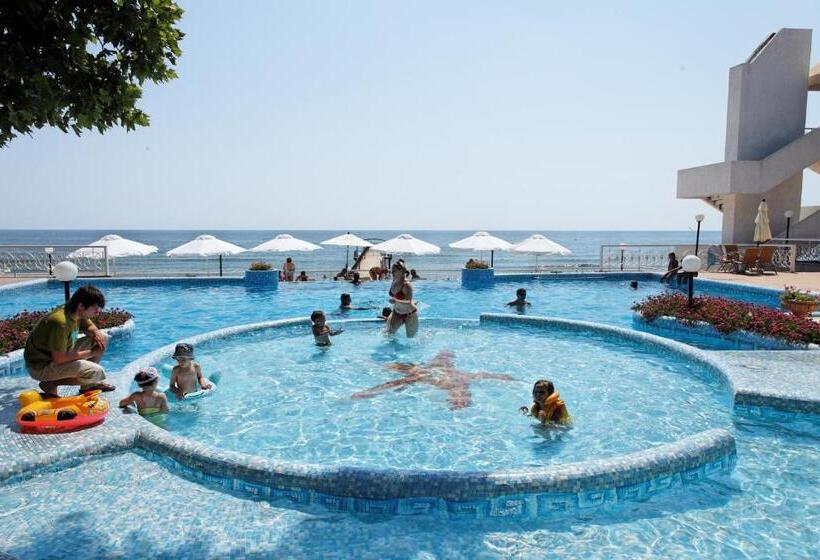 Marina Hotel, Sunny Day